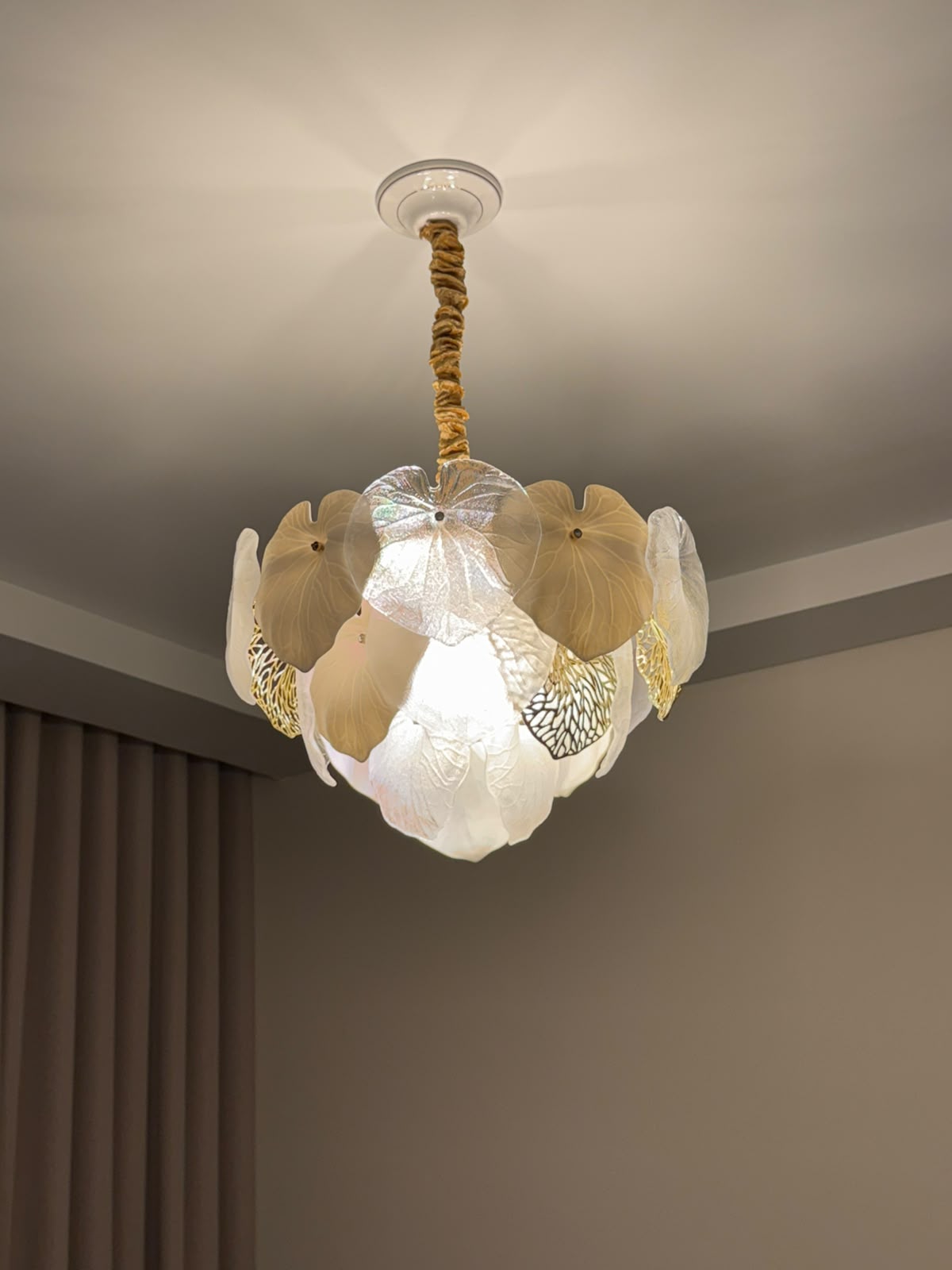 Master Bedroom Chandelier Installation in Dubai: Heights Over Beds, Dimming, Switch Wiring, and Cost Guide