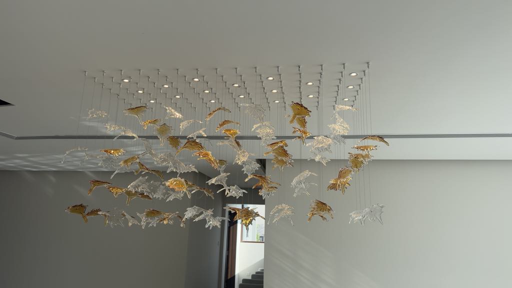 Wide chandelier with golden and clear glass leaves
